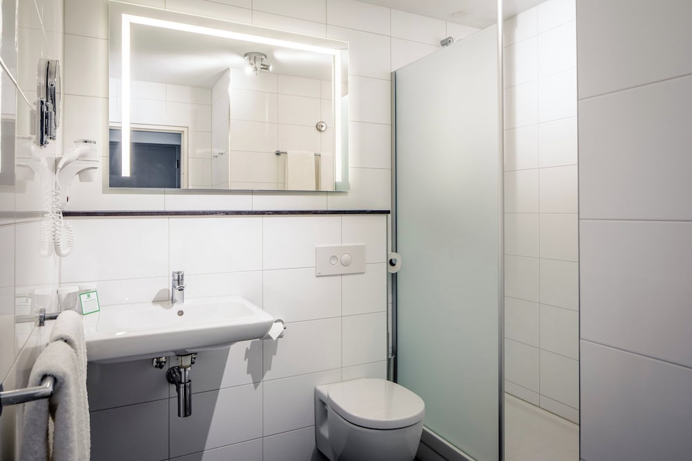 Habitación estándar, 1 cama de matrimonio grande del hotel Holiday Inn Eindhoven Centre, An Ihg. Foto 6
