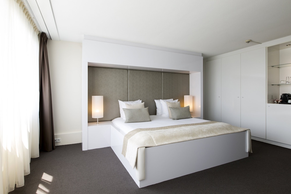 Suite, 1 cama de matrimonio grande, vistas a la ciudad del hotel Holiday Inn Eindhoven Centre, An Ihg