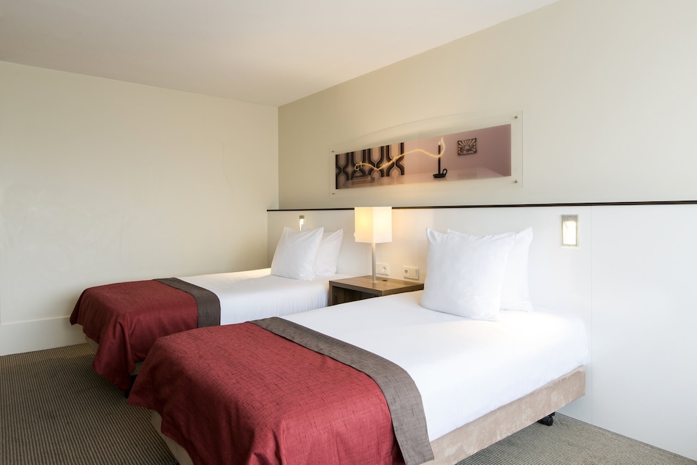 Suite, varias camas del hotel Holiday Inn Eindhoven Centre, An Ihg. Foto 2