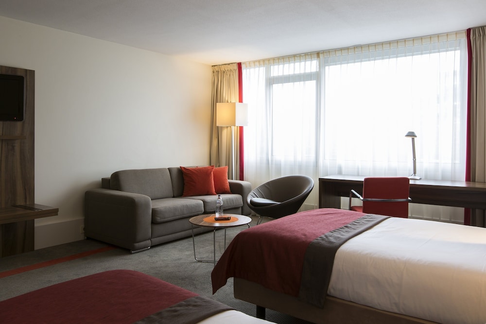 Suite, varias camas del hotel Holiday Inn Eindhoven Centre, An Ihg. Foto 3