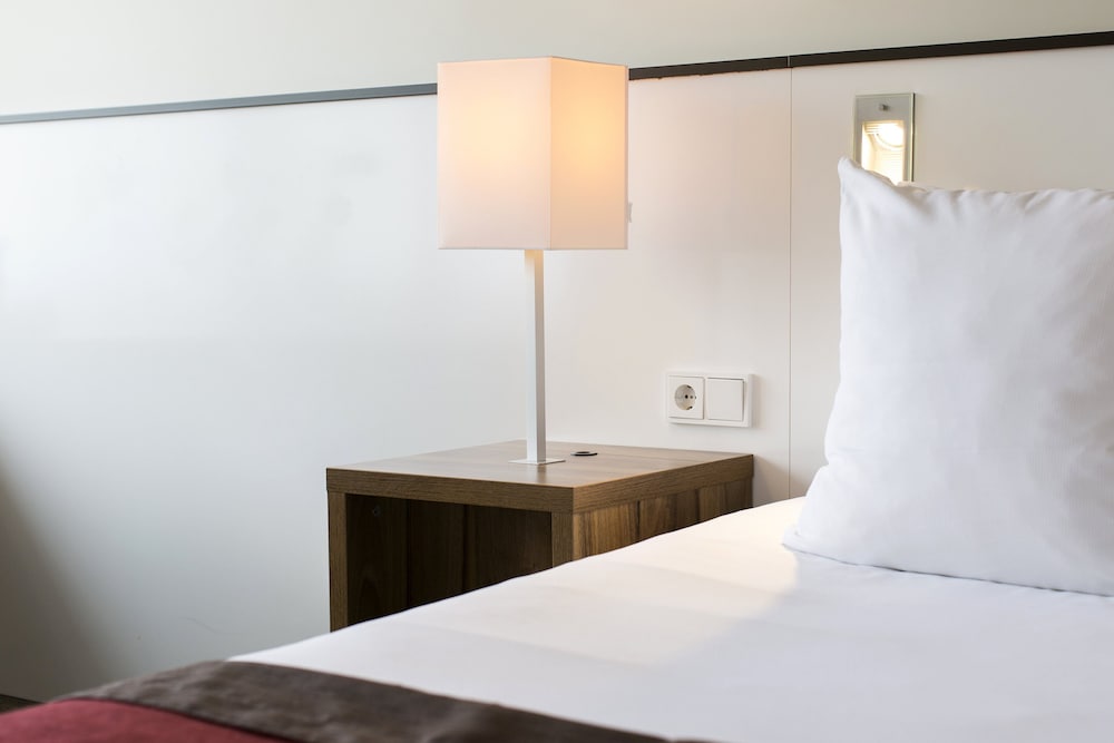 Habitación estándar, 1 cama de matrimonio grande del hotel Holiday Inn Eindhoven Centre, An Ihg. Foto 5