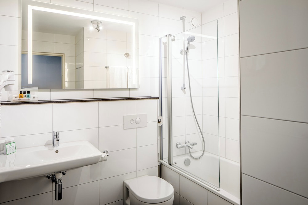 Habitación estándar, 1 cama de matrimonio grande del hotel Holiday Inn Eindhoven Centre, An Ihg. Foto 8