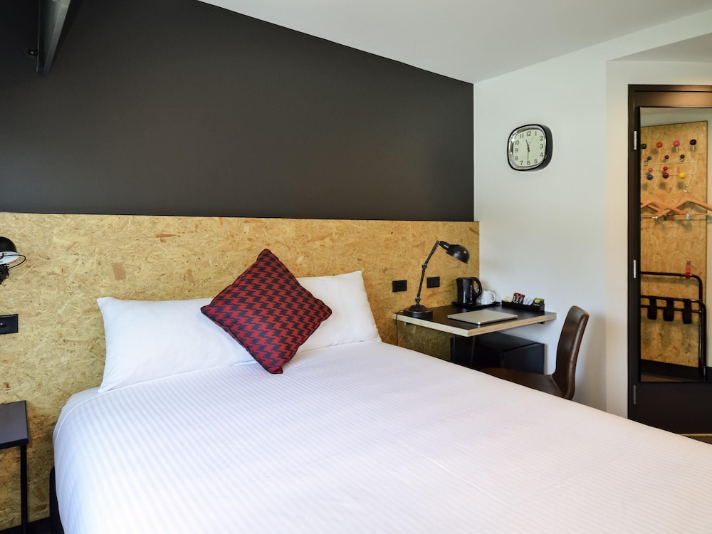 Habitación Estándar con 1 Cama Queen del hotel Ibis Budget Sydney East. Foto 3