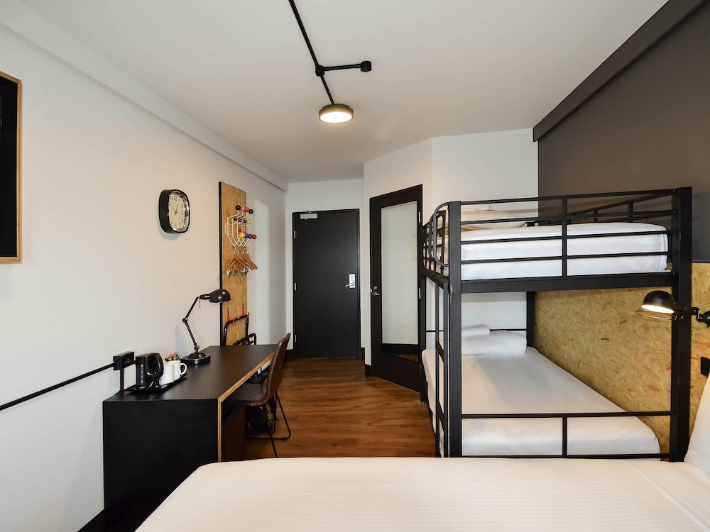 Habitación Estándar con 1 Cama Queen y 1 Conjunto de Camas Apilables del hotel Ibis Budget Sydney East. Foto 4