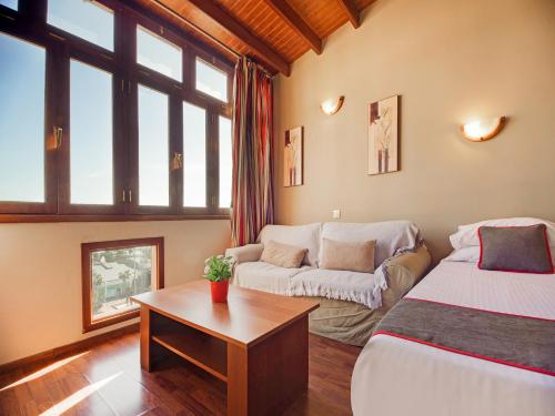 Apartamento de 1 dormitorio con 1 cama doble o 2 camas individuales y vistas del hotel OYO Miami Santa Catalina. Foto 2