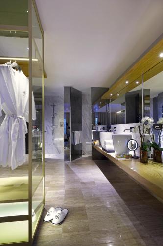 Suite Junior con terraza y jacuzzi junto a la piscina del hotel Trs Yucatan - Adults Only - All Inclusive. Foto 1
