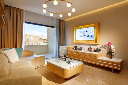 Suite con jacuzzi y terraza junto a la piscina del hotel Trs Yucatan - Adults Only - All Inclusive. Foto 1