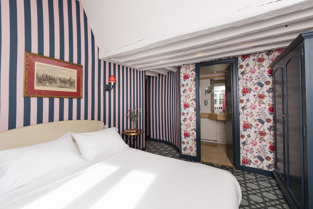 Habitación estándar doble, bañera del hotel Saint Germain. Foto 5