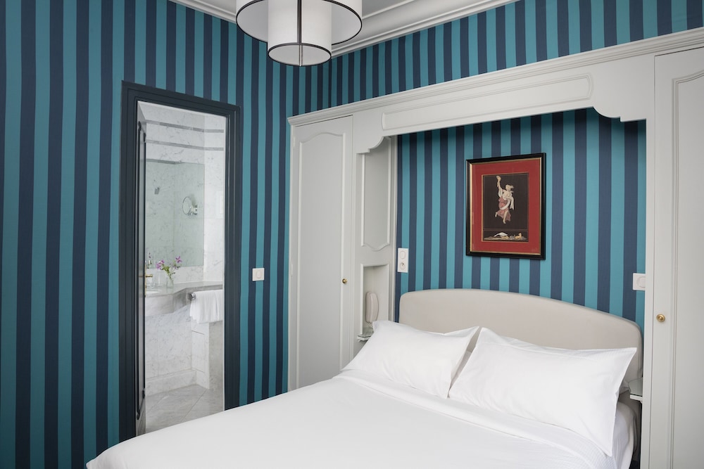 Habitación estándar doble, bañera del hotel Saint Germain. Foto 6