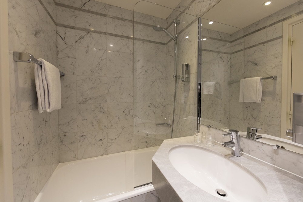 Habitación estándar doble, bañera del hotel Saint Germain. Foto 8