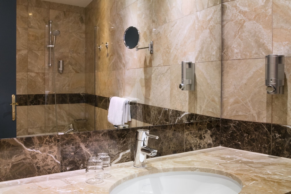 Habitación estándar doble, bañera del hotel Saint Germain. Foto 11