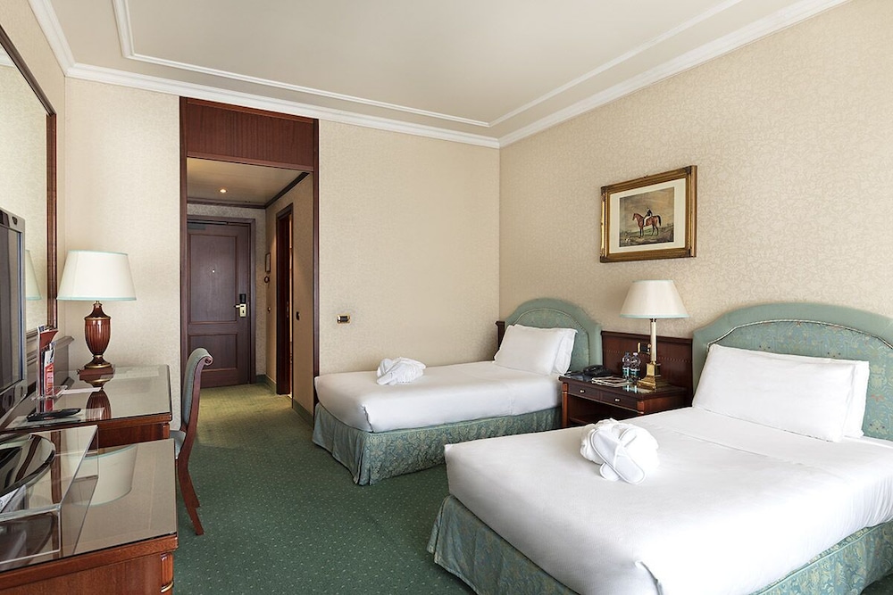 Habitación triple familiar del hotel Royal Carlton. Foto 1