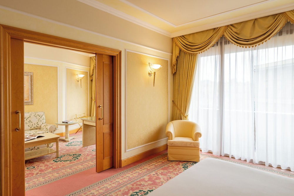 Suite del hotel Royal Carlton. Foto 6