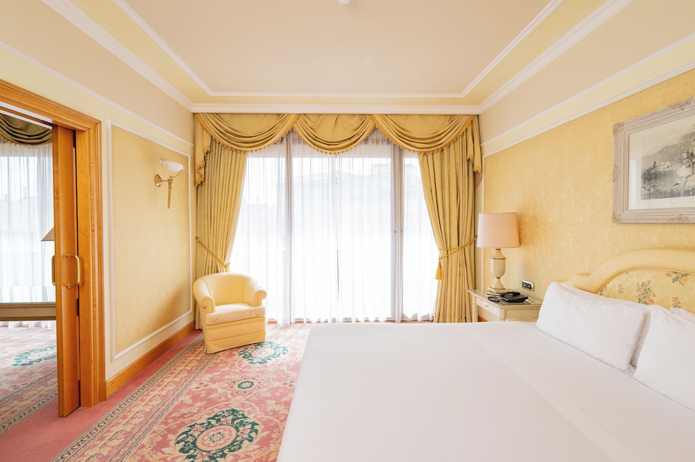 Suite del hotel Royal Carlton. Foto 8