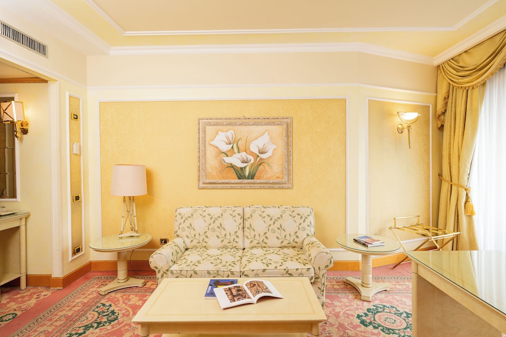 Suite del hotel Royal Carlton. Foto 11