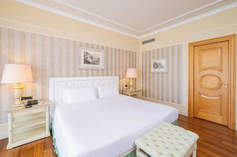 Suite del hotel Royal Carlton. Foto 13