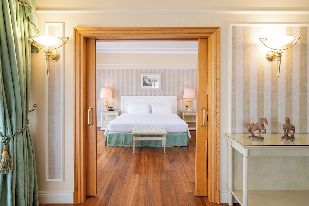 Suite del hotel Royal Carlton. Foto 14