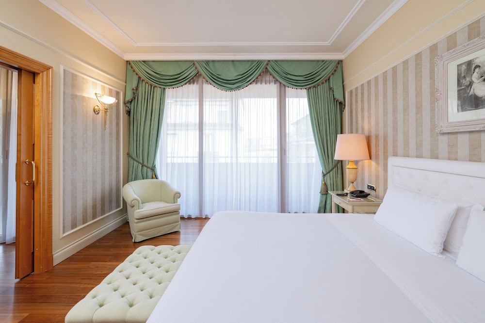 Suite del hotel Royal Carlton. Foto 16