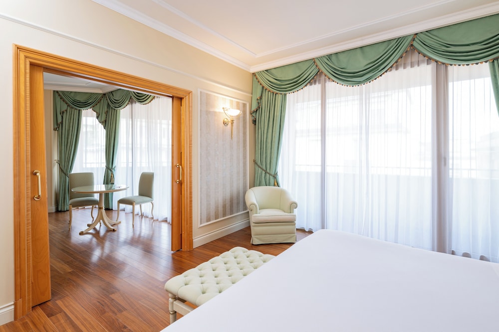 Suite del hotel Royal Carlton. Foto 17