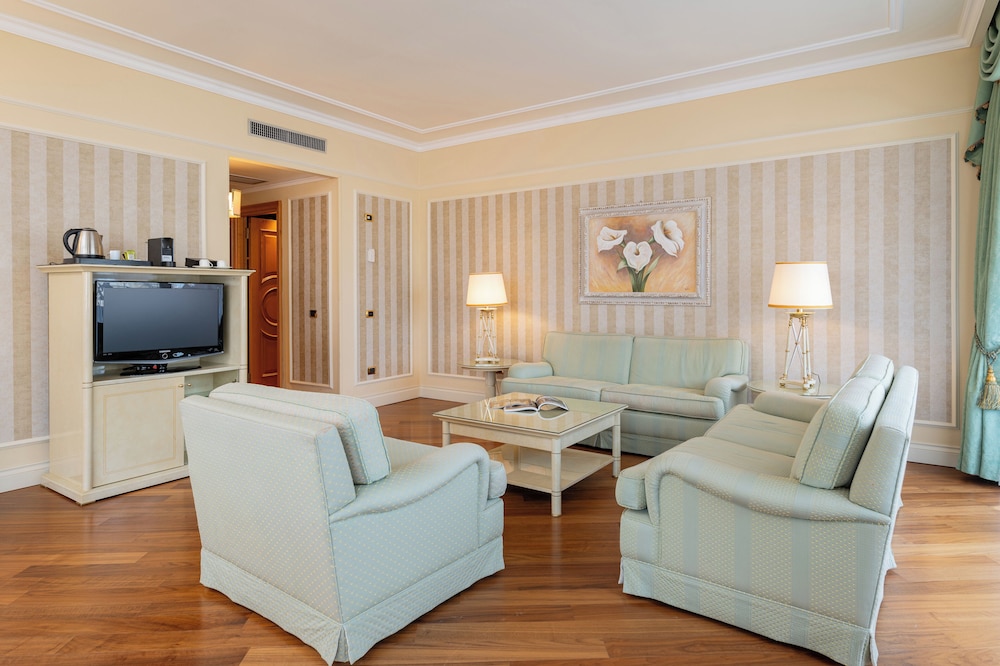 Suite del hotel Royal Carlton. Foto 20