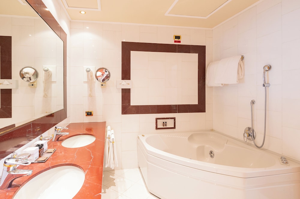 Suite del hotel Royal Carlton. Foto 23