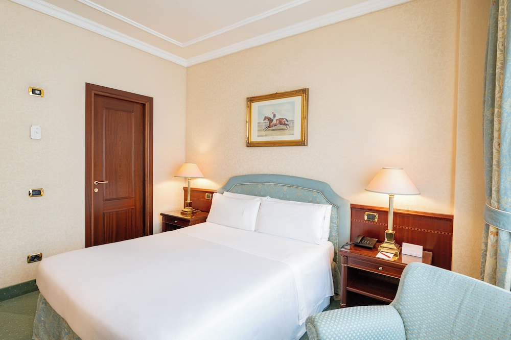Habitación Clásica del hotel Royal Carlton. Foto 1