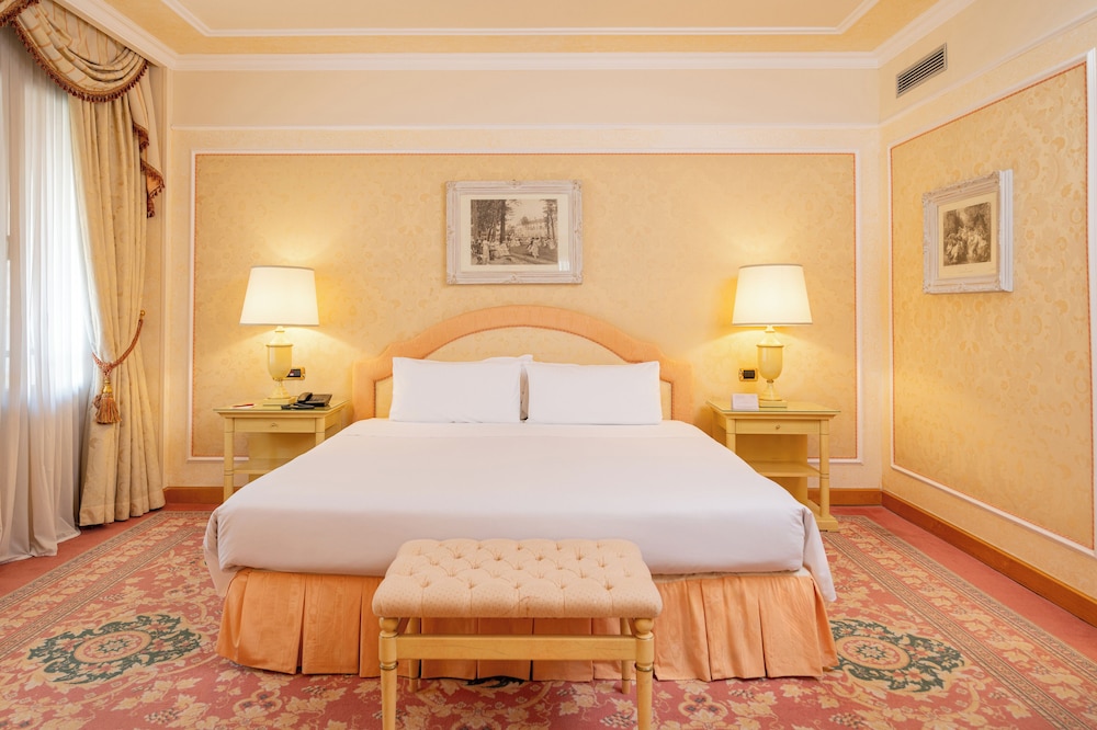 Suite Junior del hotel Royal Carlton. Foto 1