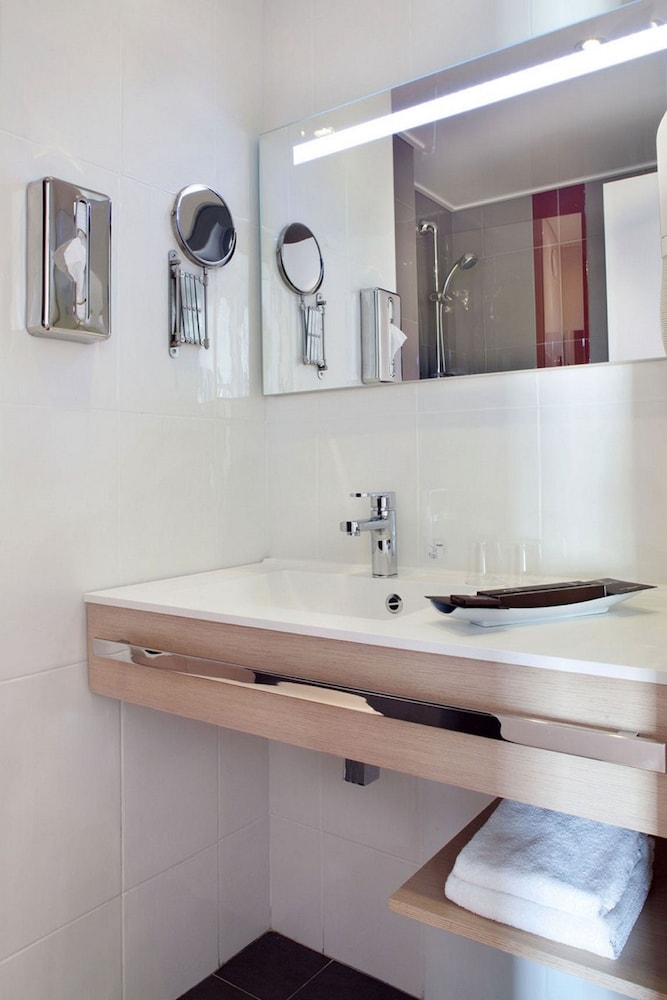 Habitación triple del hotel Paris Bastille. Foto 1