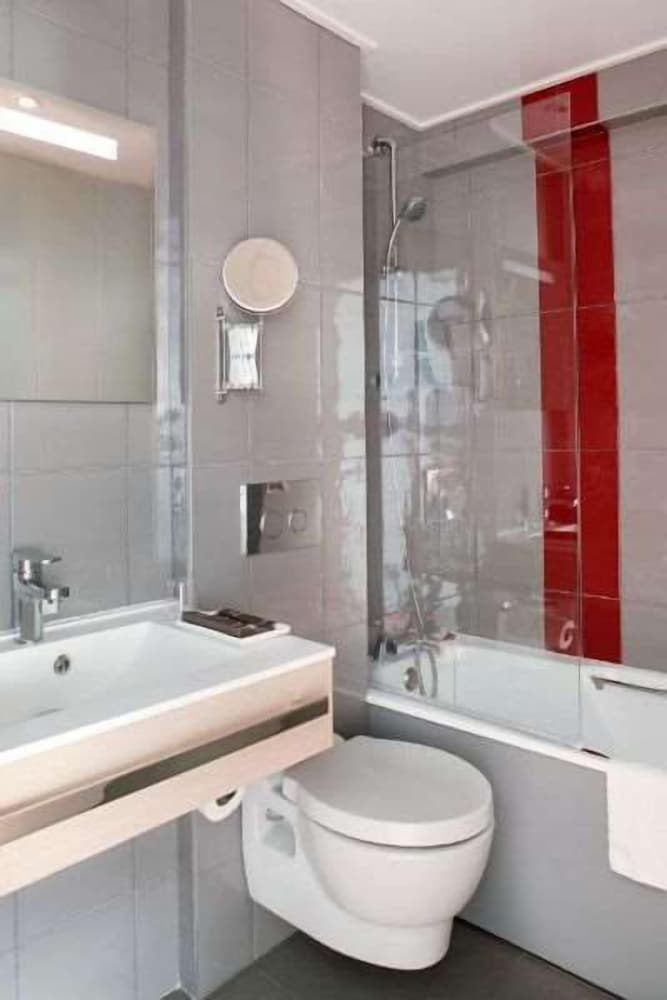 Habitación triple del hotel Paris Bastille. Foto 2