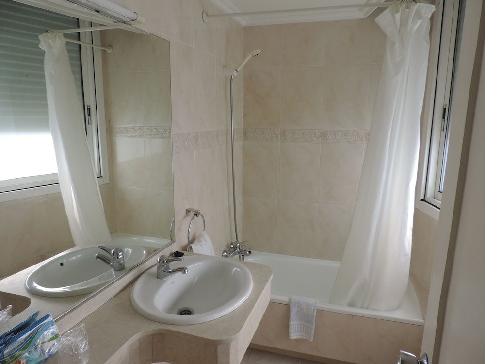Habitación Triple Económica del hotel Junquera. Foto 3