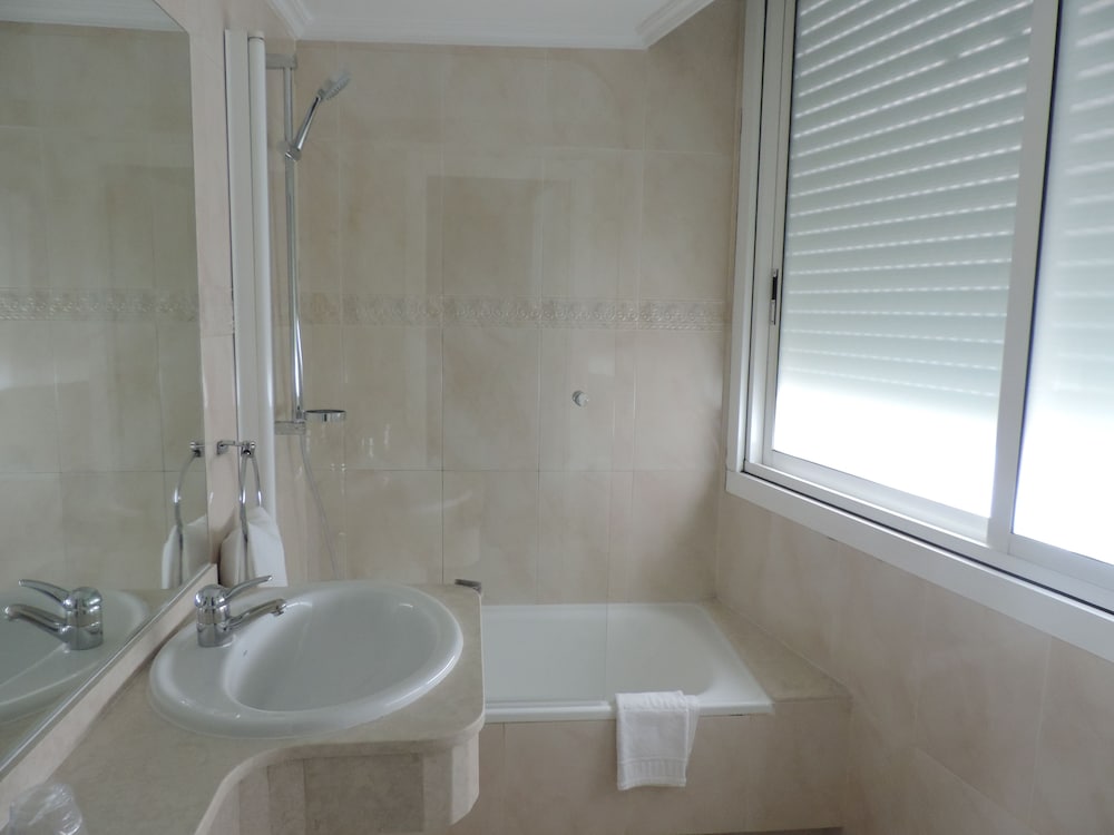 Habitación Triple Económica del hotel Junquera. Foto 4