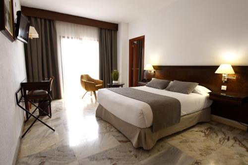 Habitación Deluxe con cama extragrande del hotel Turia