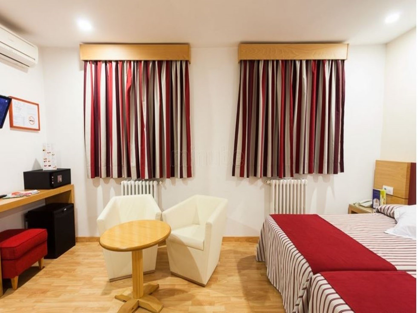 Habitación triple del hotel Amic Colon