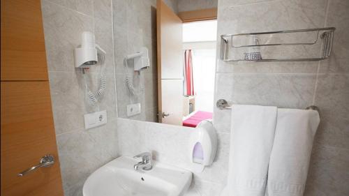 Habitación Doble Familiar (2 adultos + 1 niño de hasta 14 años) del hotel Amic Colon