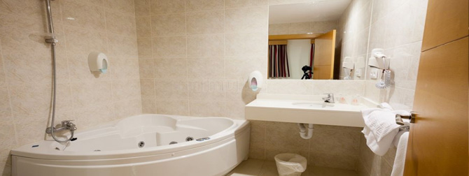 Habitación doble del hotel Amic Colon. Foto 1