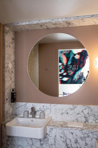 Habitación Doble Estándar del hotel Campanile Bordeaux Centre - Gare Saint-jean. Foto 6