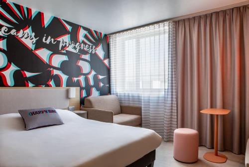 Habitación Doble Estándar con sofá cama del hotel Campanile Bordeaux Centre - Gare Saint-jean. Foto 4