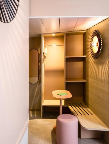 Habitación Doble Estándar con sofá cama del hotel Campanile Bordeaux Centre - Gare Saint-jean. Foto 6