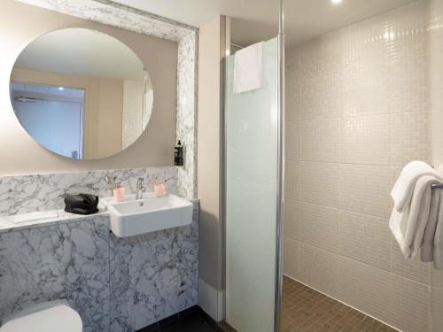 Habitación Doble Estándar - 2 camas del hotel Campanile Bordeaux Centre - Gare Saint-jean. Foto 1