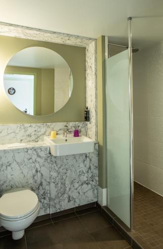 Habitación Doble Estándar - 2 camas del hotel Campanile Bordeaux Centre - Gare Saint-jean. Foto 8