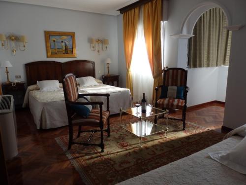 Habitación Triple del hotel Aranda. Foto 2