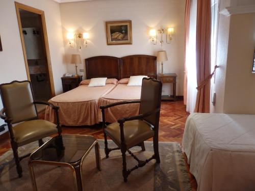 Habitación Triple del hotel Aranda. Foto 3