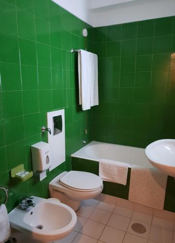 Habitación Triple del hotel Luso Brasileiro. Foto 1