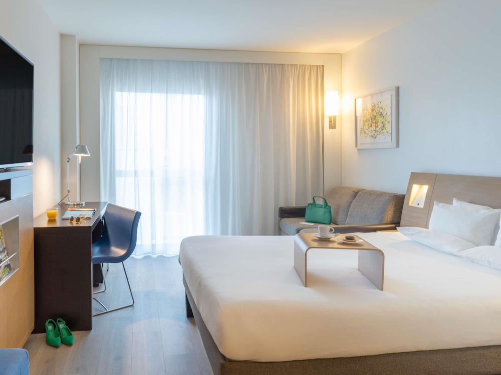 Habitación estándar, 1 cama de matrimonio del hotel Novotel Barcelona City. Foto 5