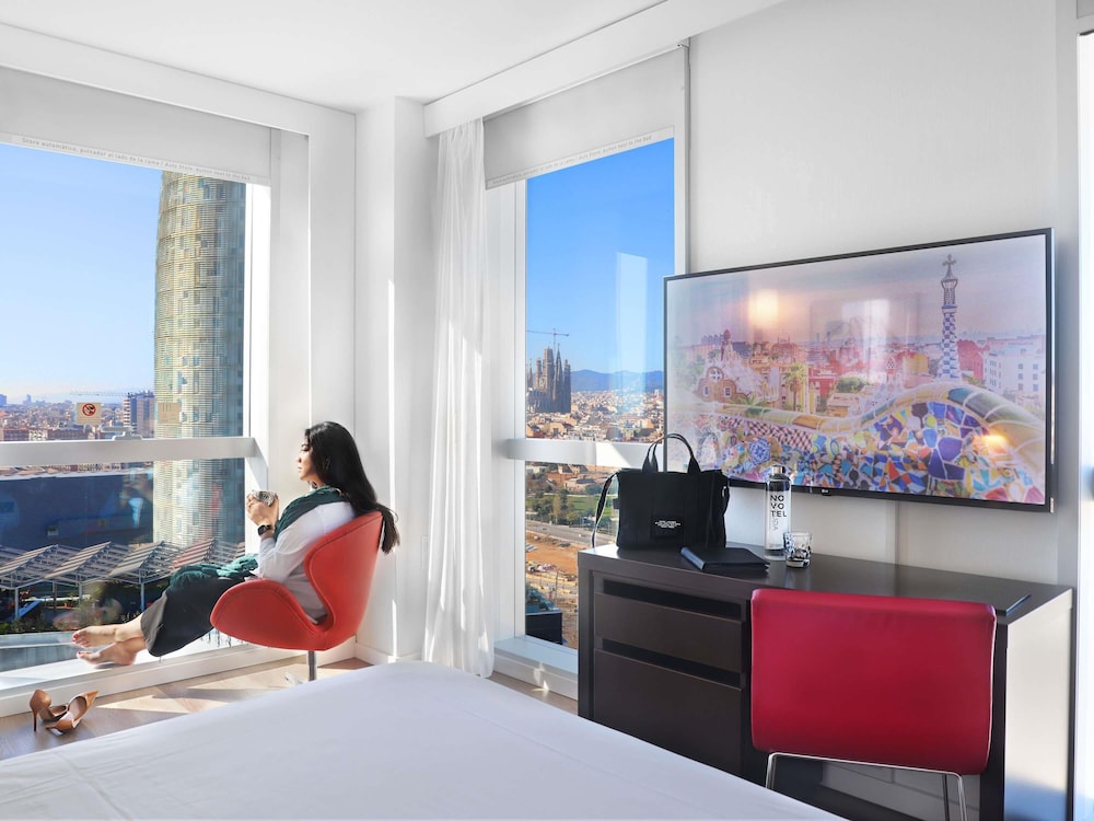 Habitación superior, 1 cama de matrimonio (Views) del hotel Novotel Barcelona City. Foto 6