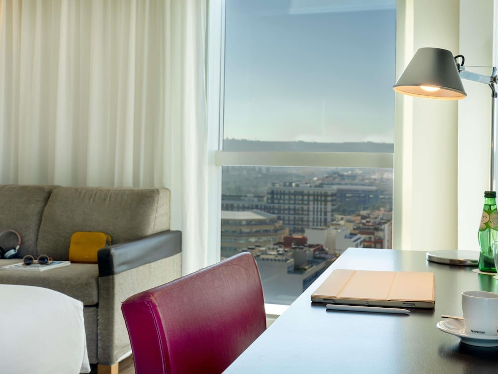 Habitación estándar, 1 cama de matrimonio, vistas a la ciudad del hotel Novotel Barcelona City. Foto 8