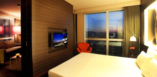 Suite 1 cama del hotel Novotel Barcelona City. Foto 2