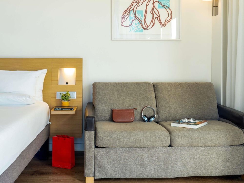 Habitación estándar, 1 cama de matrimonio del hotel Novotel Barcelona City. Foto 2