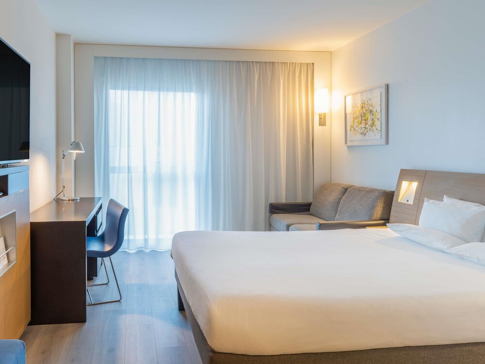 Habitación estándar, 1 cama de matrimonio del hotel Novotel Barcelona City. Foto 6