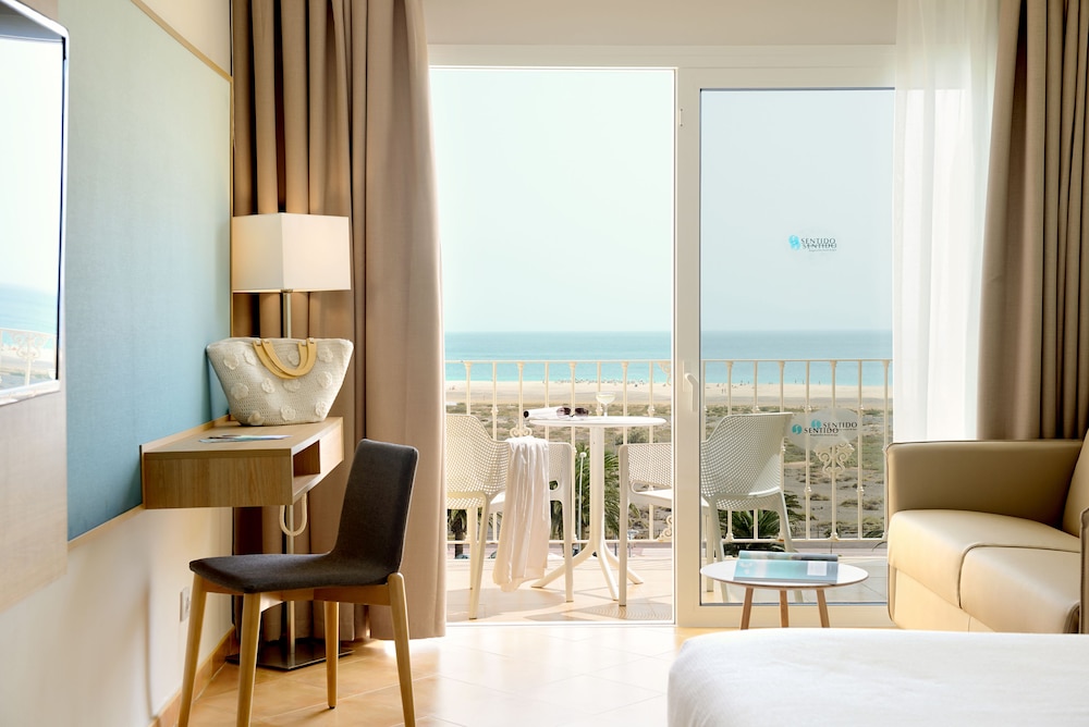 Habitación doble, vistas parciales al mar del hotel Buganvilla and Spa. Foto 5